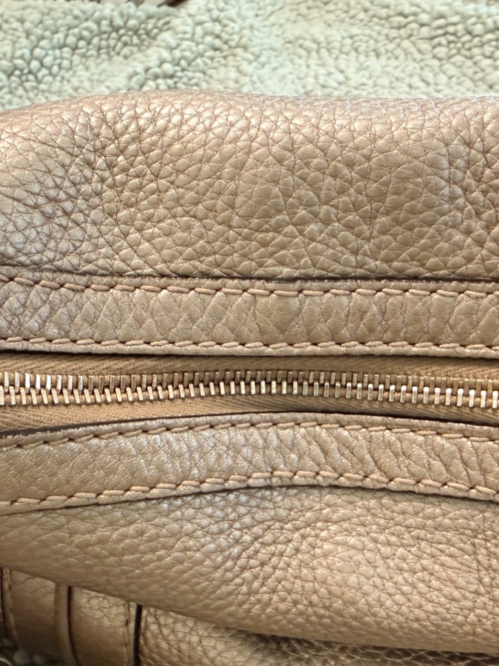Gucci Medium Bella Hobo - Authentic - Picture 16 of 16